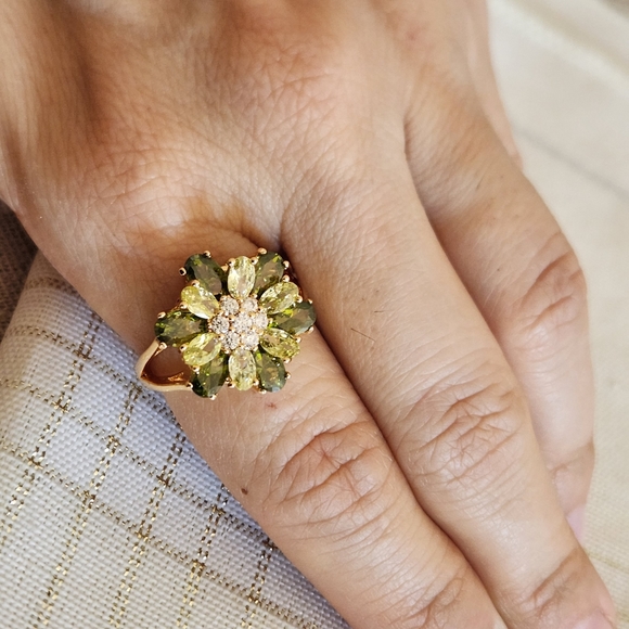 New 18K Gold Plated Peridot Diamond Flower Ring for Womenn - Picture 10 of 13